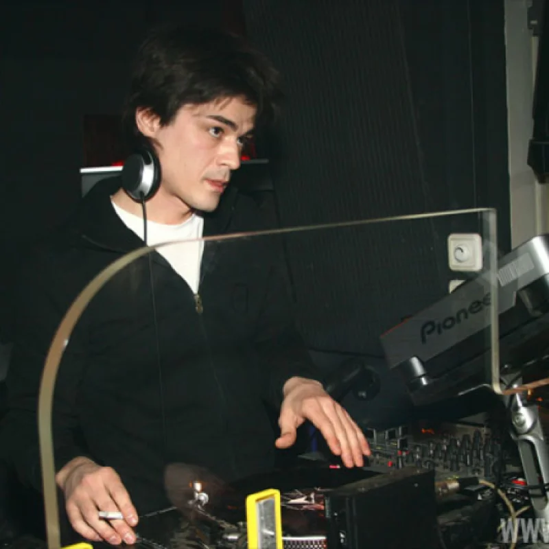 Dj Cross
