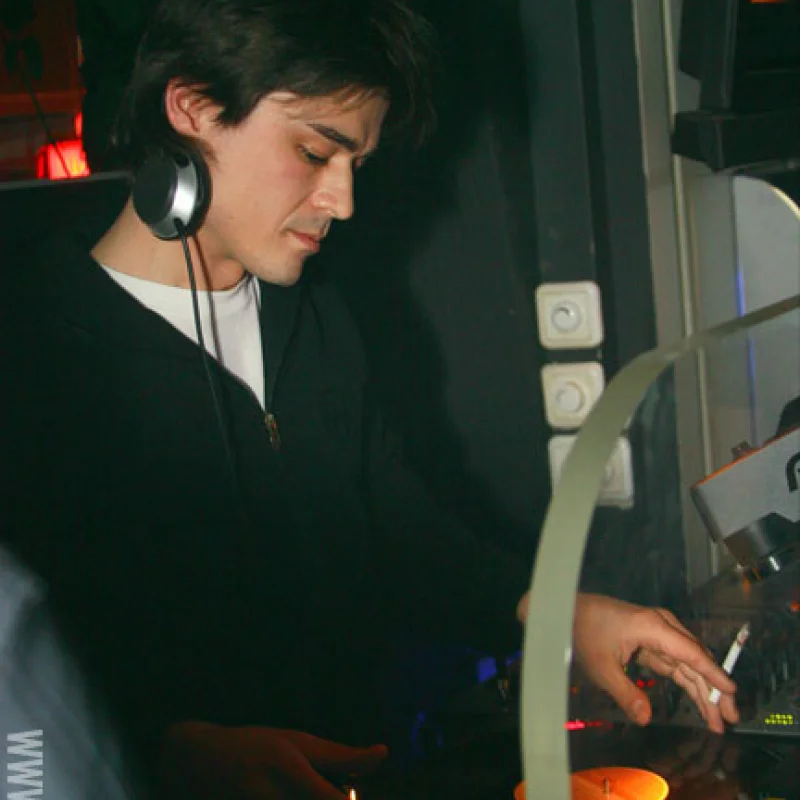 Dj Cross