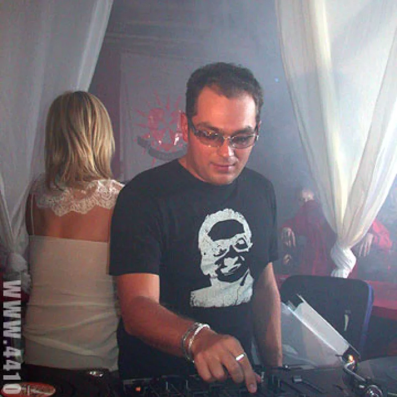 dj Град