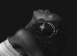 Shinedoe. World tour in support of the album 'Sound Travelling'
